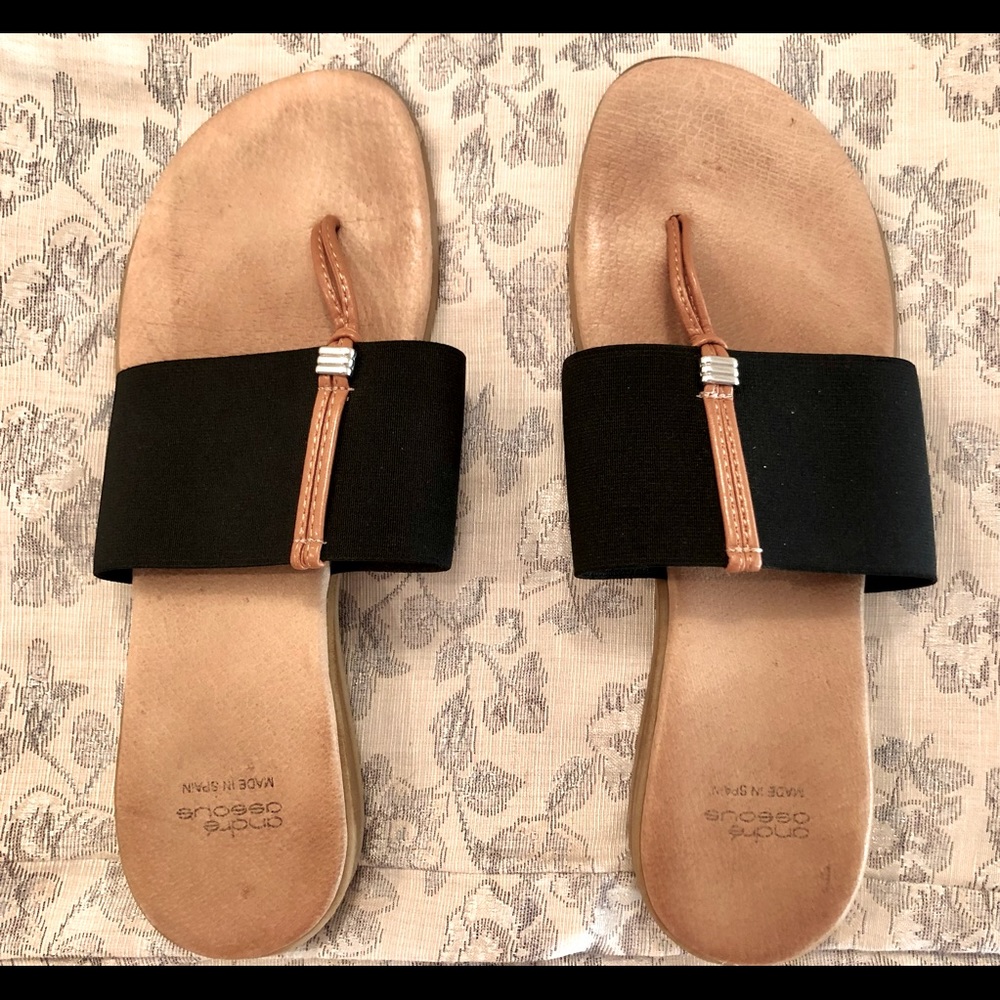 Barely worn Andre Assous GREAT CONDITION. Comfy!